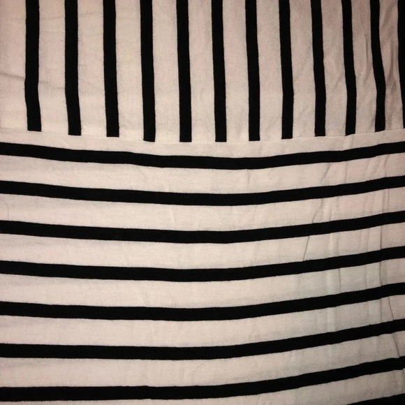 Blk and white striped blouse - Picture 3 of 3